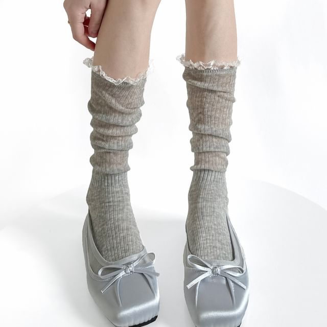 Gentiana-Lace Trim Mid Calf Socks