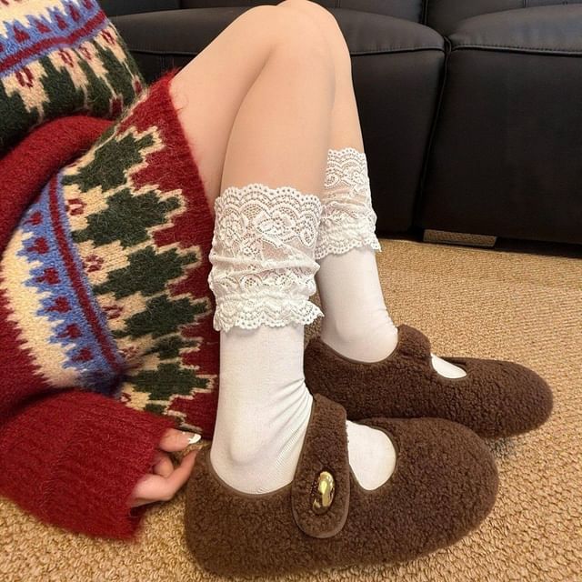 Gentiana-Lace Trim Mid Calf Socks