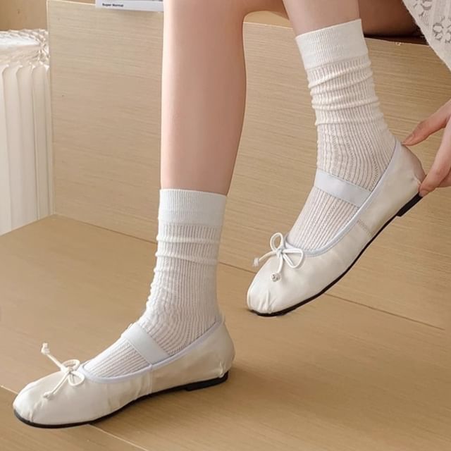 Gentiana-Plain Pointelle Knit Socks