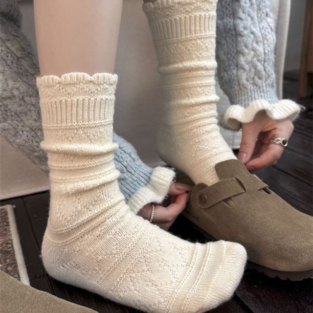 Gentiana-Scallop Trim Crew Socks