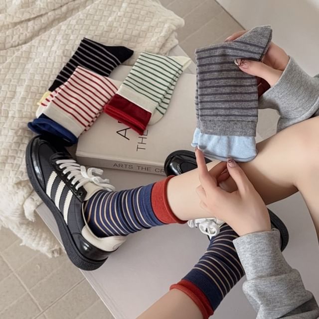 Gentiana-Striped Contrast Trim Socks