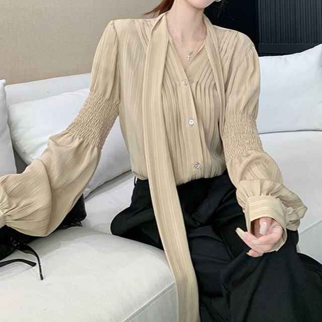 Gilmort-Long-Sleeve V-Neck Plain Pleated Blouse