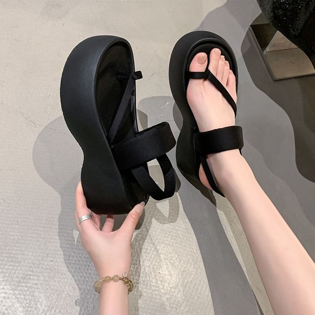 Gordong-Platform Plain Sandals