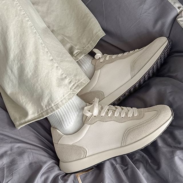 HANO-Two Tone Mesh Panel Lace-Up Sneakers