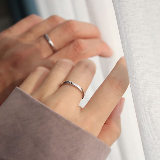 Hansha-Couple Matching Engraved Ring