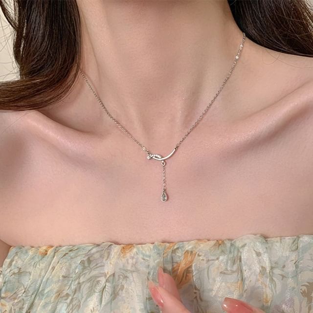 Hansha-Curve Lariat Necklace