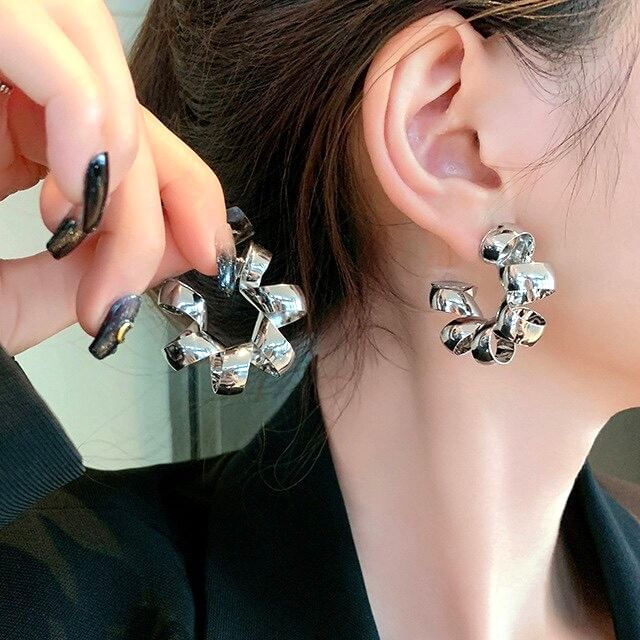 Hansha-Helical Alloy Open Hoop Earring