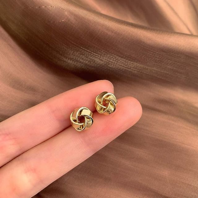 Hansha-Knot Stud Earring