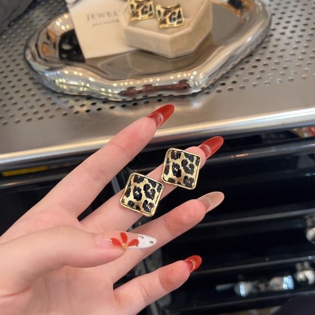 Hansha-Leopard Print Stud Earring