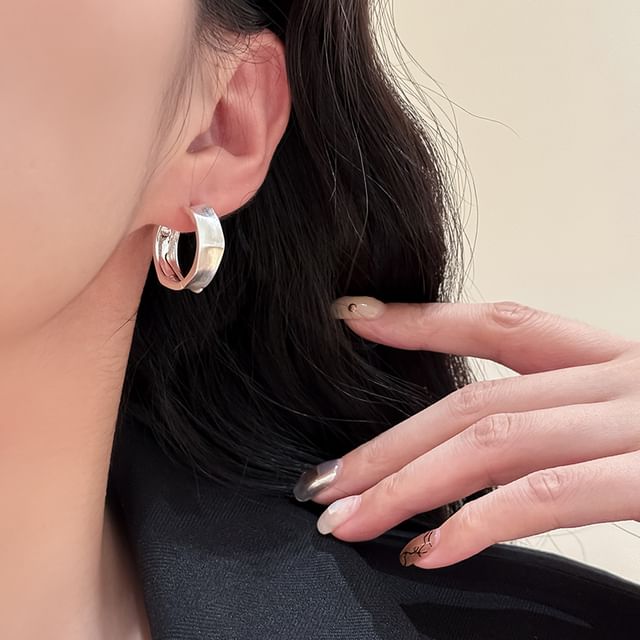 Hansha-Matte Hoop Earring