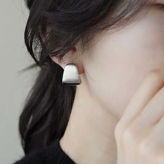 Hansha-Matte Stud Earring