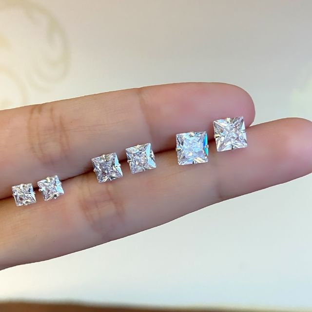 Hansha-Rhinestone Ear Stud