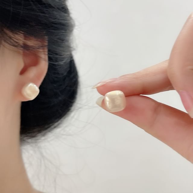 Hansha-Square Stud Earring