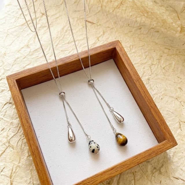 Hansha-Teardrop Pendant V Shaped Necklace