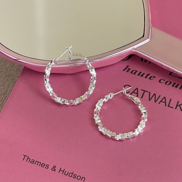 Hansha-Textured Hoop Earring