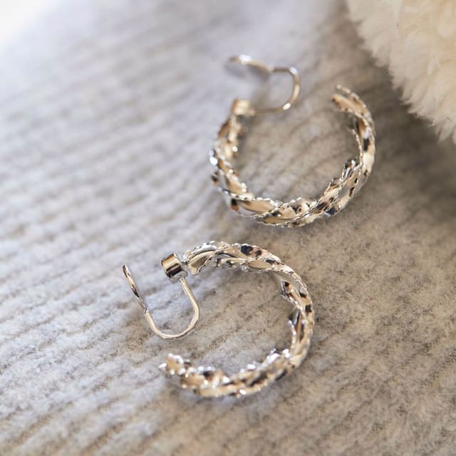 Hansha-Twisted Open Hoop Clip-On Earring