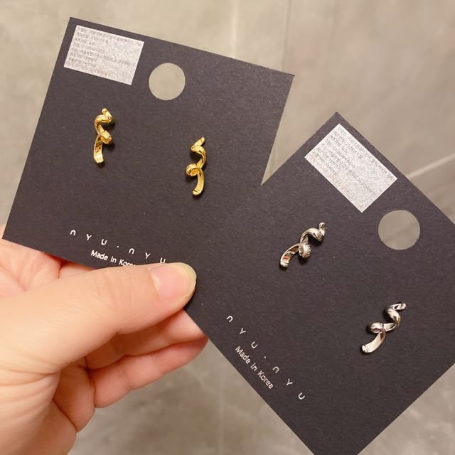 Hansha-Twisted Stud Earring