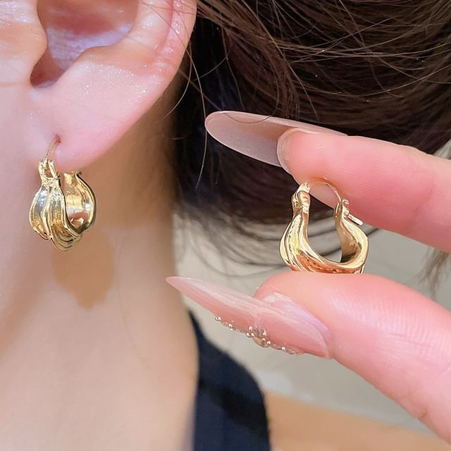 Hansha-Wavy Glazed Huggie Earring