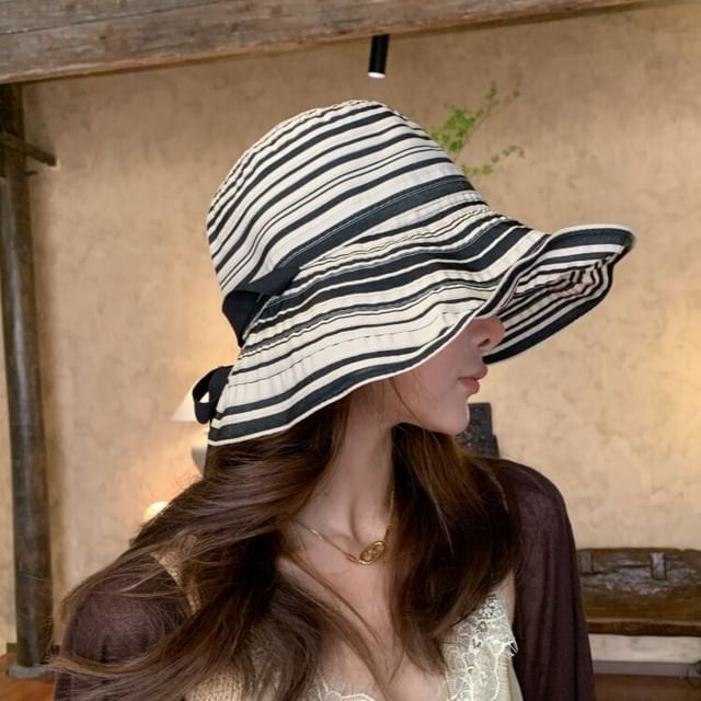 HATHOT-Striped Wide Brim Bucket Hat