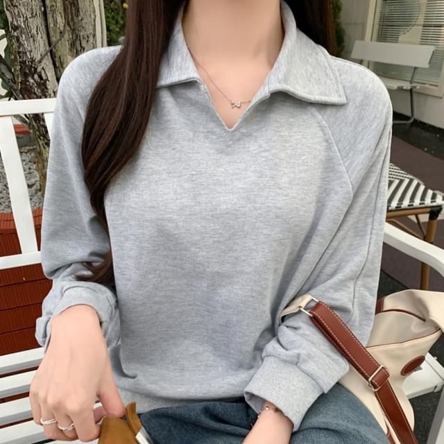 Hevnir-Collared V-Neck Plain Sweatshirt