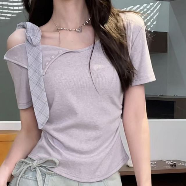 Hevnir-Short-Sleeve Cold Shoulder Plaid Panel Tee