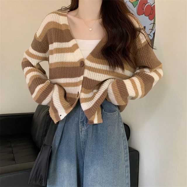 Hevnir-V-Neck Striped Cardigan