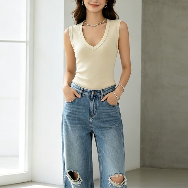 Hollahop-Sleeveless V-neck Plain Top