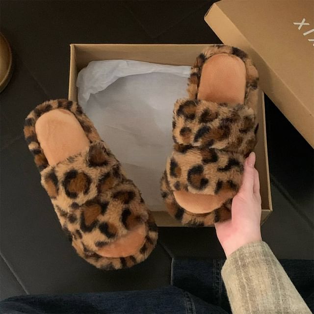 Honkizz-Leopard Print Fluffy Home Slippers