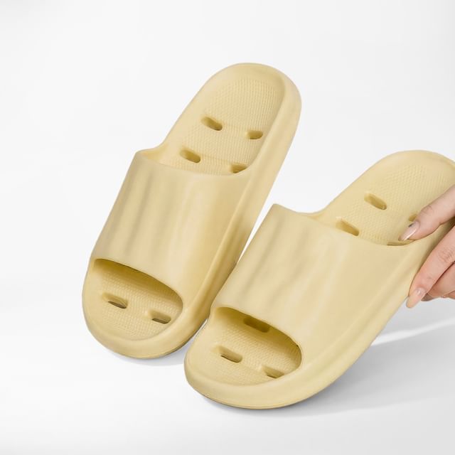 Honkizz-Plain Perforated Bathroom Slippers
