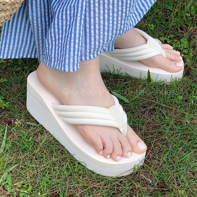 Honkizz-Platform Wedge Plain Flip Flops