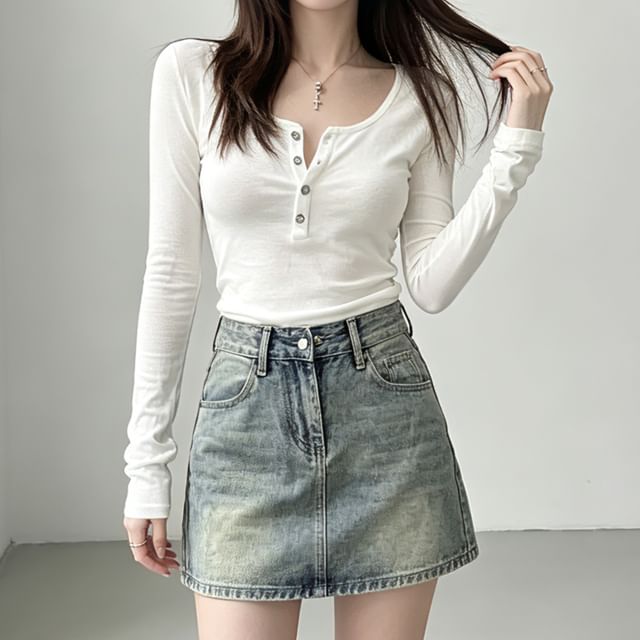 HYAKU-S Long-Sleeve Half Buttoned Plain T-Shirt