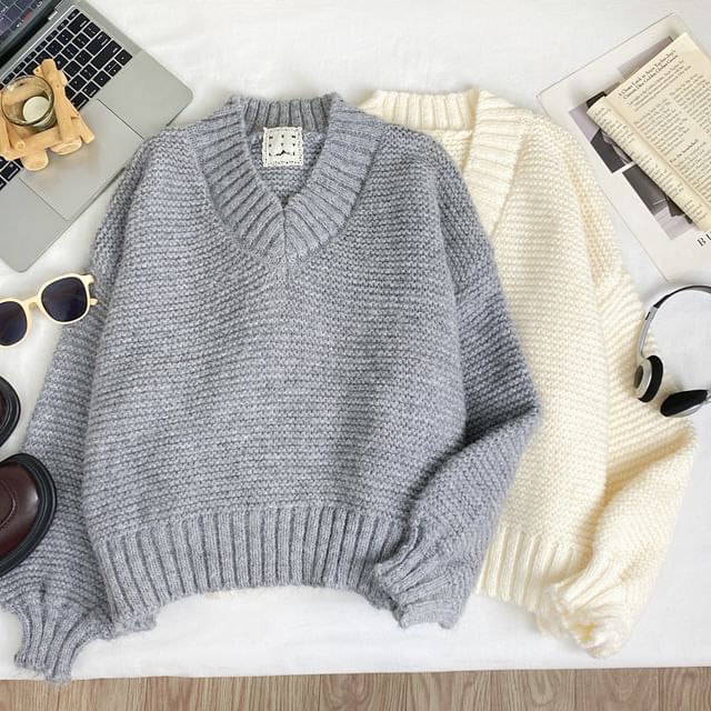 Iasia-Puff-Sleeve V-Neck Plain Sweater