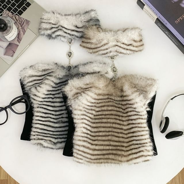 Iasia-Sleeveless Mock Neck Chained Fluffy Top