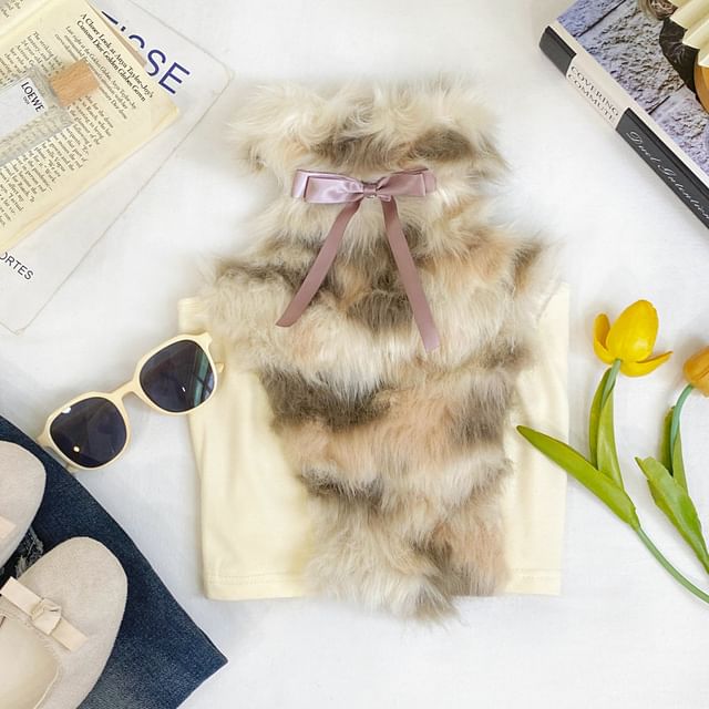 Iasia-Sleeveless Turtleneck Fluffy Panel Crop Top