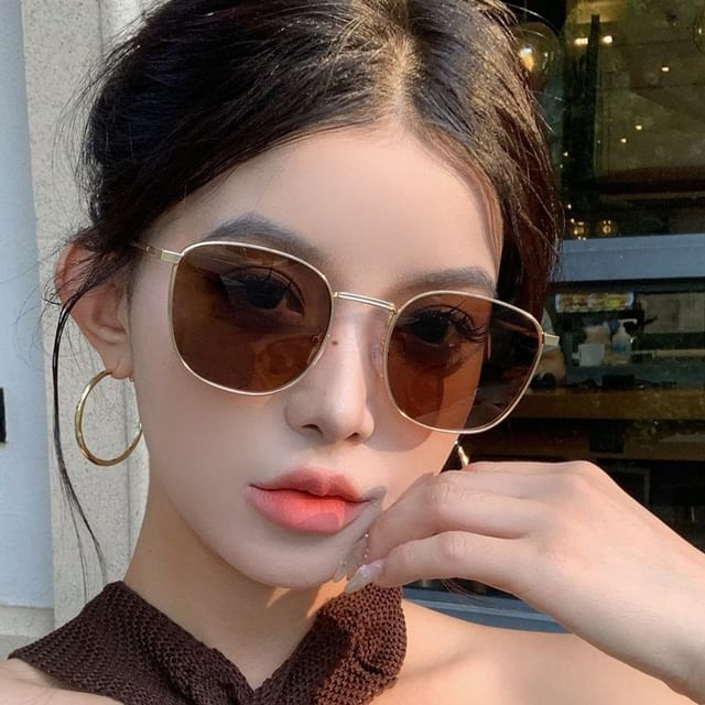 iLANURA-Metal Frame Sunglasses