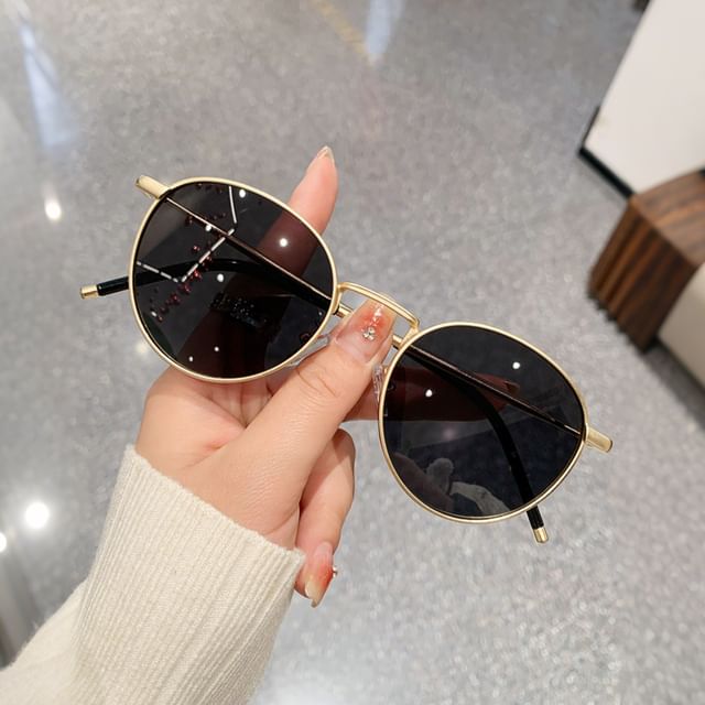 iLANURA-Round Metal Frame Sunglasses