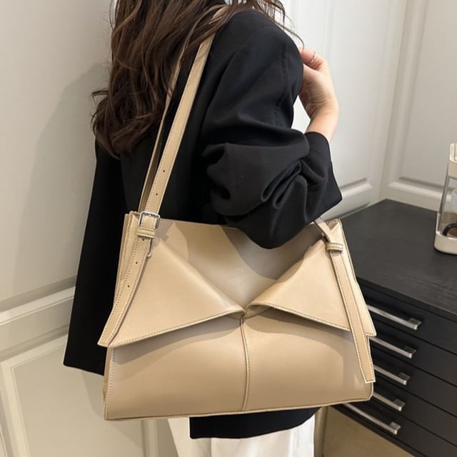 Indenis-Faux Leather Buckled Shoulder Bag