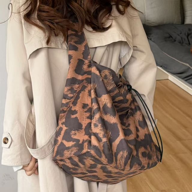 Indenis-Leopard Print Drawstring Crossbody Bag