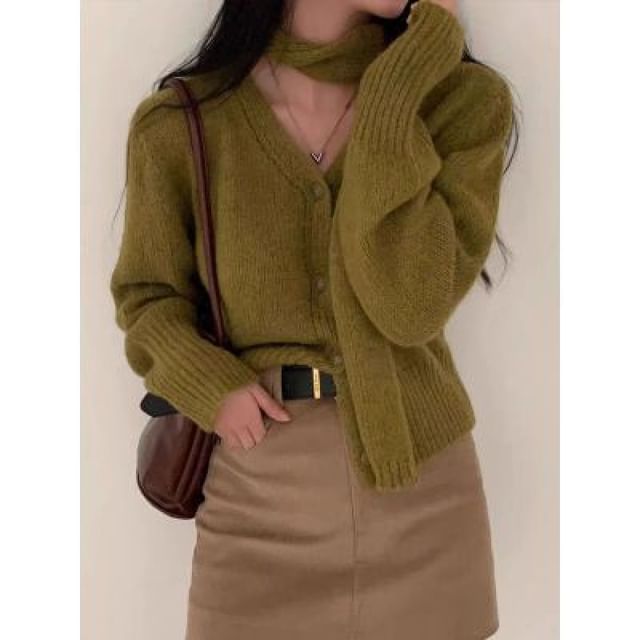 INEN-Set V-Neck Button-Up Plain Crop Cardigan Scarf