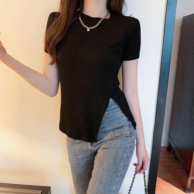 INEN-Short-Sleeve Round Neck Plain Slit T-Shirt