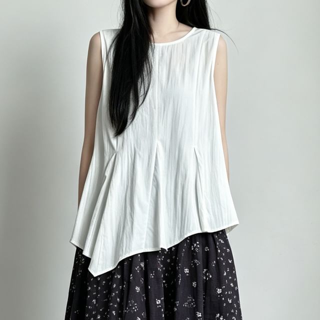 INEN-Sleeveless Round Neck Plain Asymmetrical Top