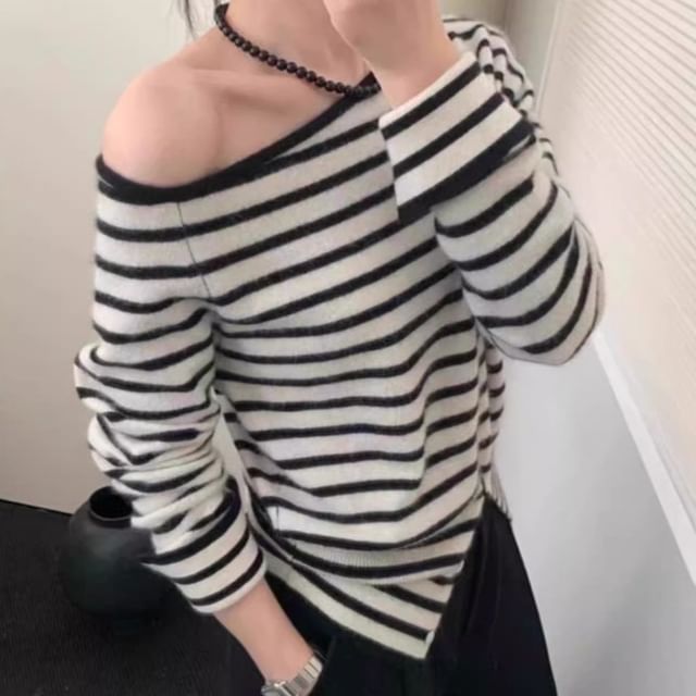 ISSOL-Long-Sleeve Cold Shoulder Striped Knit Top