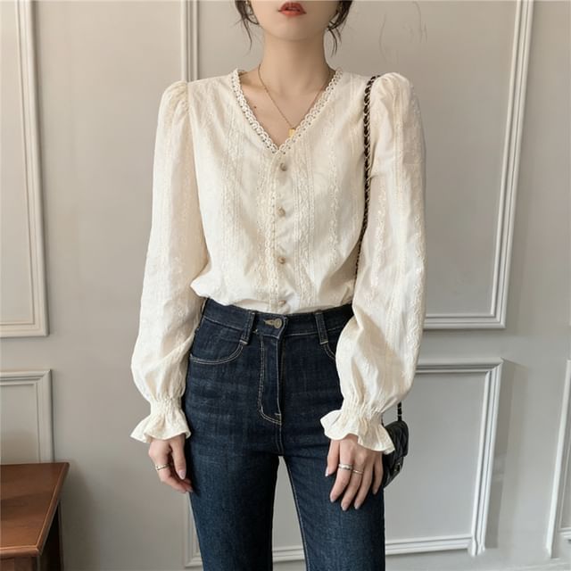 ISSOL-Puff-Sleeve V-Neck Plain Lace Trim Blouse