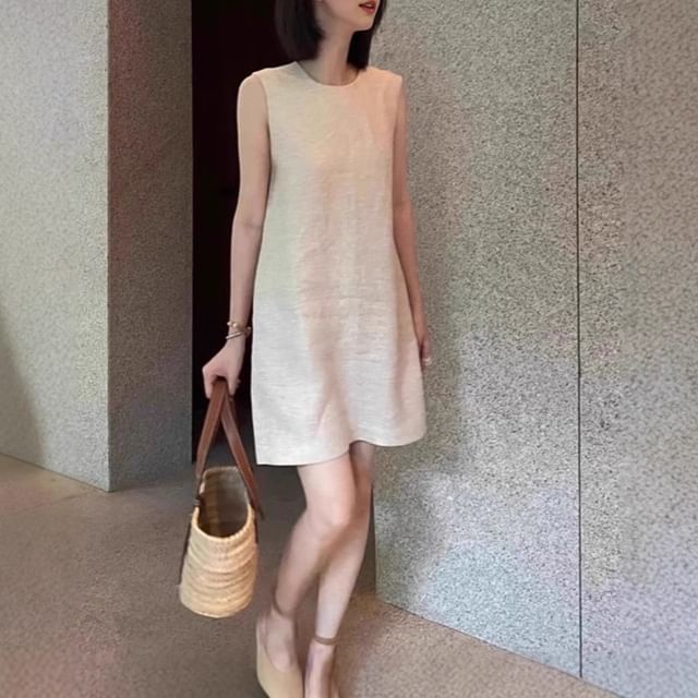 ISSOL-Sleeveless Crew Neck Plain Tunic Dress