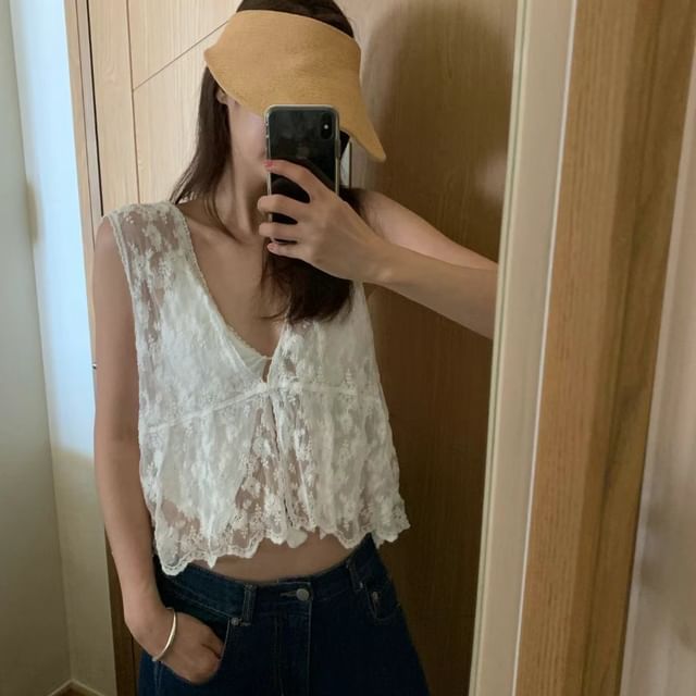 ISSOL-V-Neck Lace Flowy Crop Tank Top