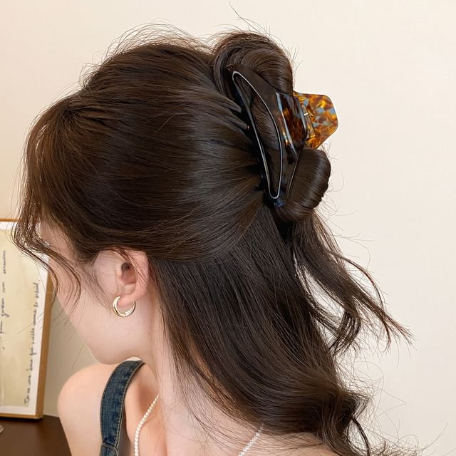 Jael-Marble Hair Claw