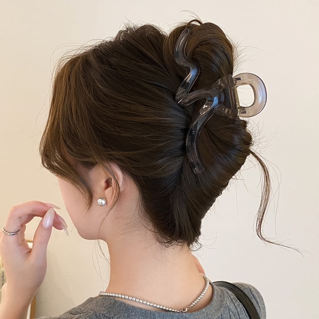 Jael-Wavy Acrylic Hair Claw Clip