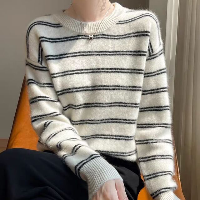 Jeonseon-Crewneck Striped Sweater