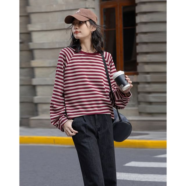 Jeonseon-Round Neck Striped Sweatshirt