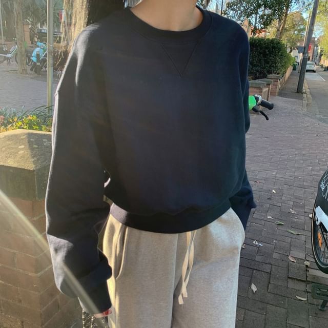 Jesong-Crewneck Plain Sweatshirt